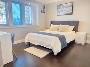 Near Skytrain and QUIET Private Bedroom Ensuite BathRM, Free Wifi & Coffee, Cozy